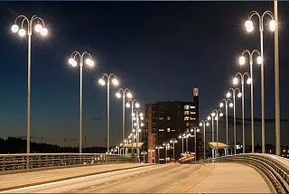 Установка опор освещения на мостах